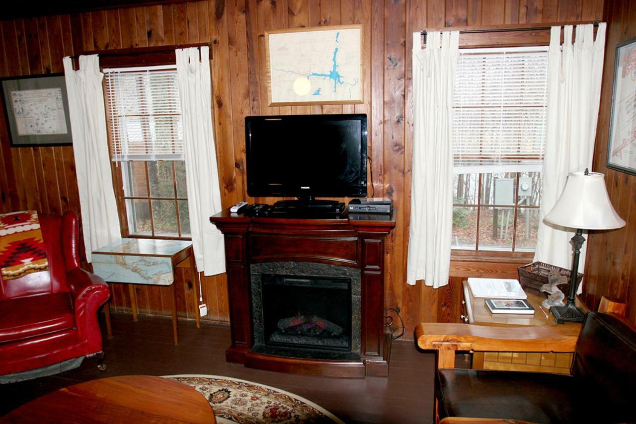 Pine Gables Cabins Lake Lure Exterior photo